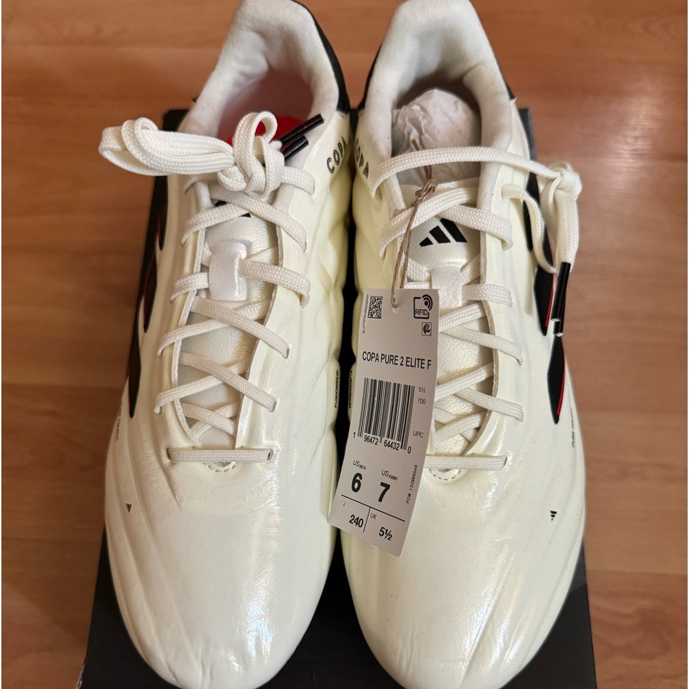 Adidas Soccer Cleats size 6 men’s size 7 women’s